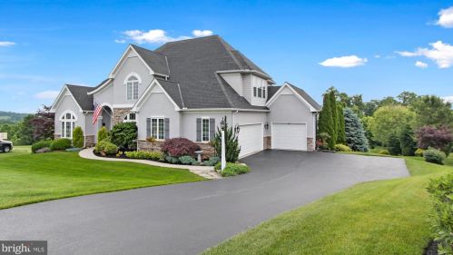 121 Livia Ln, Longlevel, PA 17368-9176