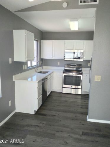 1569 Torrey Pines Ln, Chandler AZ  85249-8523 exterior