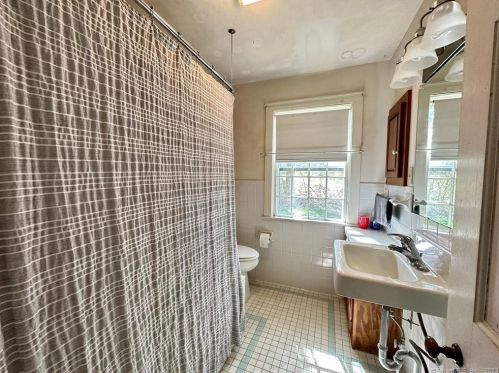 214 Berkshire Rd, Sandy Hook CT  06482-1548 exterior