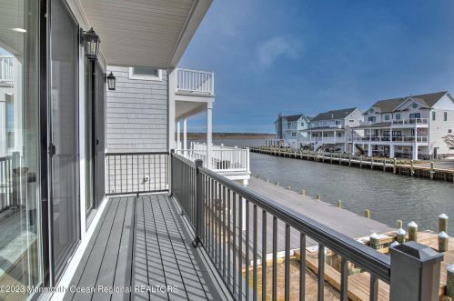 1217 Niihau Dr, Lacey NJ  08731-4702 exterior