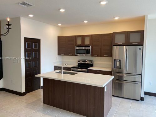 9116 158th St, Hialeah FL  33018-1944 exterior