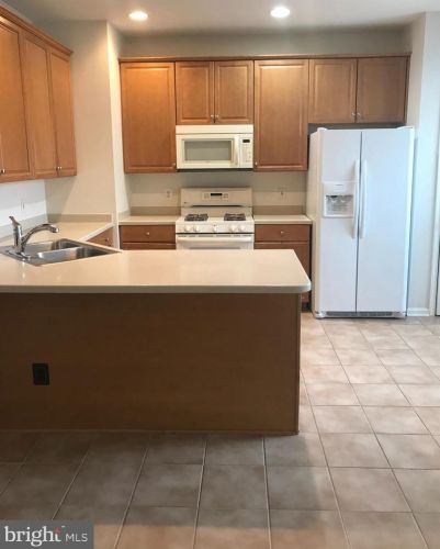 6347 Dunn Ct, Springfield VA  22150-7840 exterior
