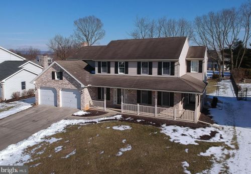 36 Bourbon Red Dr, Navy Sup Dpt PA 17050-7901 exterior