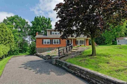 96 Alpine Dr, Newtonville NY  12110-1726 exterior