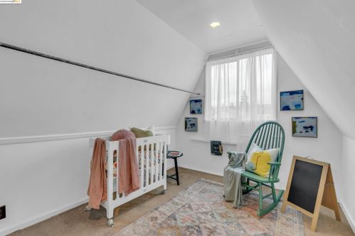 1042 Foothill Blvd, Oakland CA  94606-3016 exterior