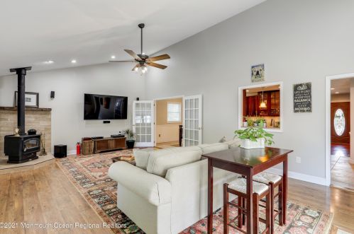 35 Green Ave, Bricktown, NJ 08724-8138