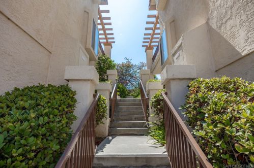 7478 Altiva Pl, Carlsbad CA  92009-6415 exterior