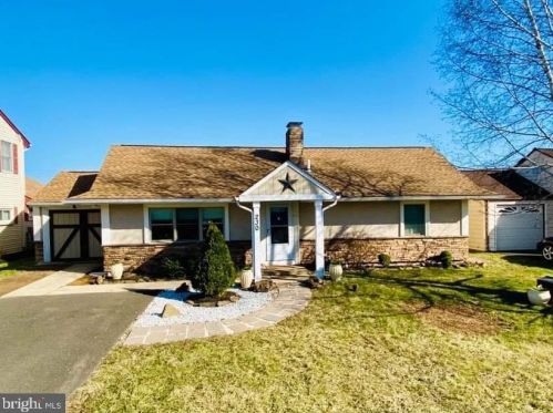 230 Austin Dr, Fairless Hills, PA 19030-2215