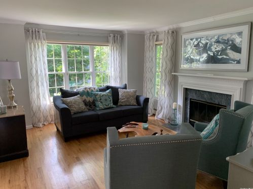 31 Andys Ln, Eastport, NY 11941-1328