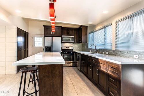 1815 Ridgewood Dr, Bakersfield CA 93306-3831 exterior