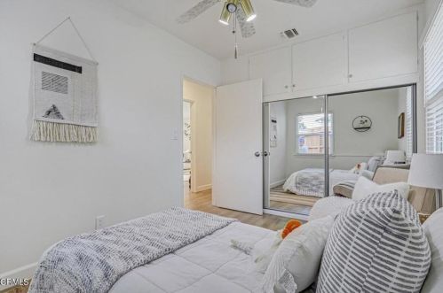 2919 El Caminito, Glendale CA  91214-2006 exterior