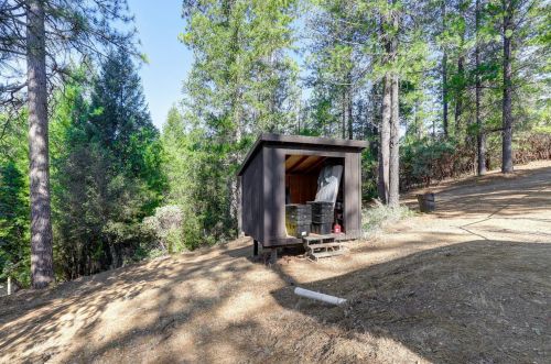 16463 Pine Knoll Rd, Grass Valley CA  95945-8433 exterior