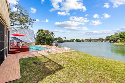 3071 35 St, Hollywood FL 33021-2627 exterior