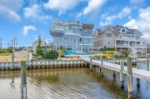200 Sunset Dr, Pelican Island, NJ 08751-2223