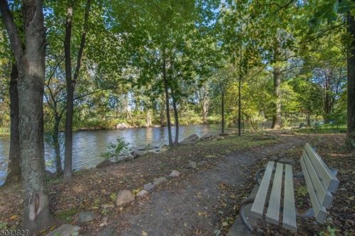 36 Riverside Dr, Parsippany NJ  07834-2133 exterior