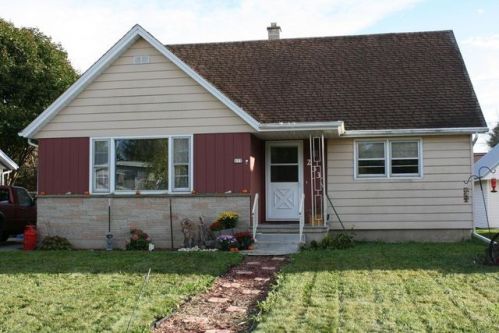 233 Clinton St, Kewaskum WI  53040-9118 exterior