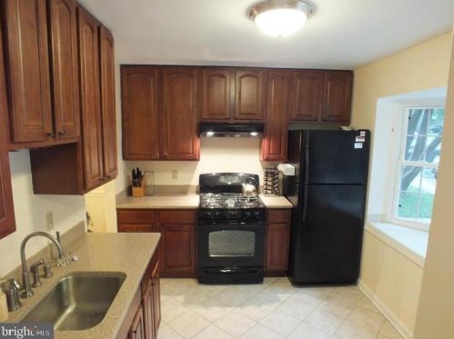 9843 Lakepointe Dr, Springfield VA  22015-1825 exterior