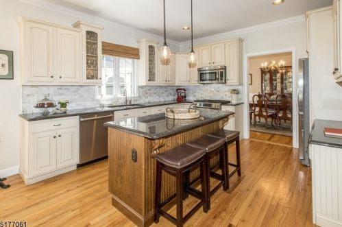 3 Shirewood Dr, Scotch Plains NJ 07076-2513 exterior