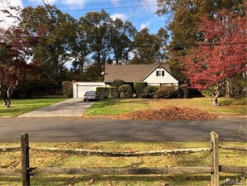 11 Colonial Rd, Scarsdale, NY 10583-7738