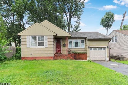 402 Wheatsheaf Rd, Roselle, NJ 07203-1832
