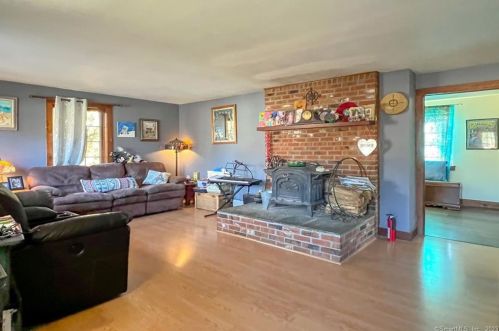 82 Chambers St, Manchester CT  06042-2912 exterior