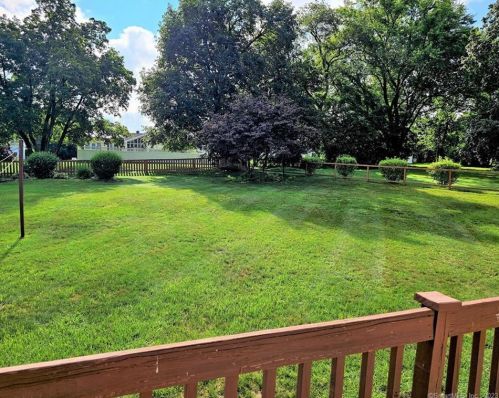 57 Keeney St, Manchester CT 06040-6426 exterior