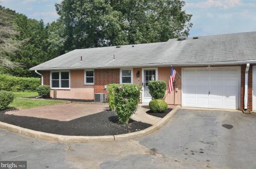 574 Sheffield Ct, Lakewood, NJ 08701-7852
