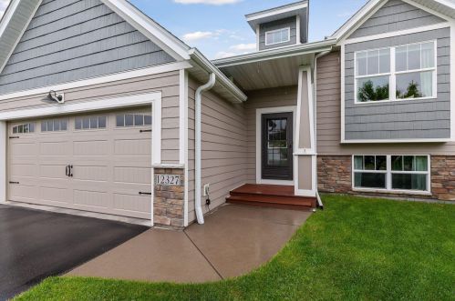12327 Midway Cir, Minneapolis, MN 55449-6058