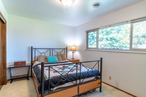 105 Daffodil Dr, Hollister CA  95023-3103 exterior