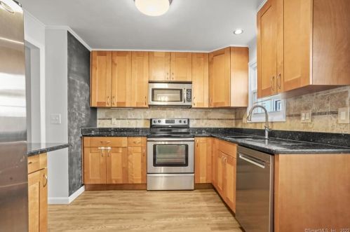 18 River Pl, Stamford, CT 06907-1426