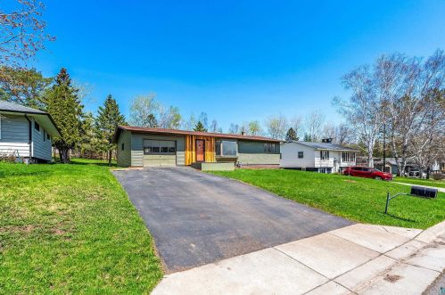 5307 Ivanhoe St, Duluth MN  55804-1141 exterior