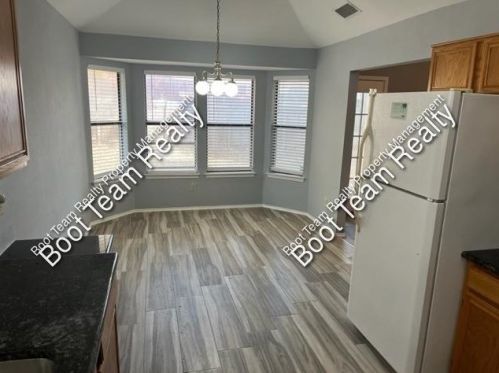 1204 Windy Meadows Dr, Burleson TX  76028-2571 exterior