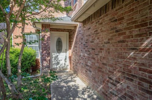 2032 Peregrine Ct, Lewisville TX  75077-1758 exterior