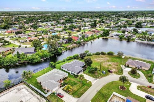 4984 30th Pl, Naples FL  34116-7749 exterior