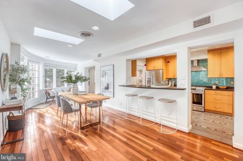 3073 Cleveland Ave, Washington DC 20008-3450 exterior