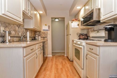 601 Mark Twain Way, Mahwah NJ  07430-3475 exterior