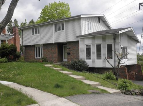 816 Hillaire Dr, Pittsburgh, PA 15243-1704
