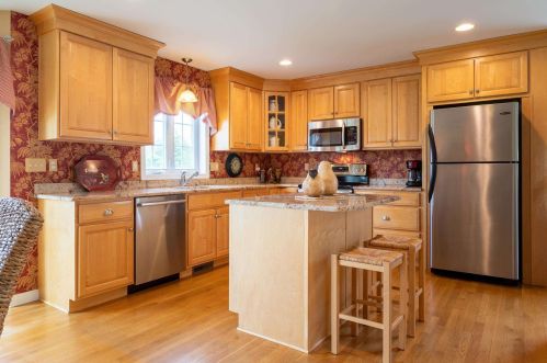 9 Pineo Farms Rd, Seabrook, NH 03874-4197