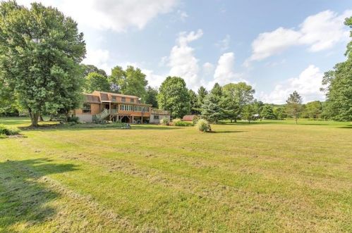 318 Chapel Hill Rd, Claysville, PA 15323-1062