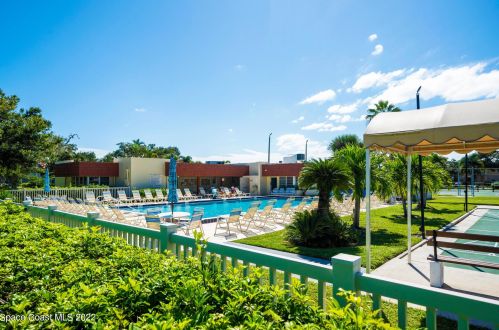 95 Spring Lake Dr, Vero Beach FL  32962-3055 exterior