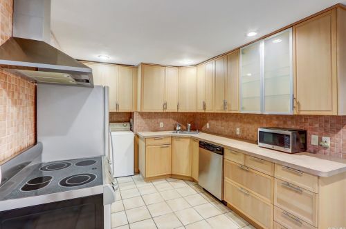 295 Herbert Pl, Bethpage NY  11714-4713 exterior