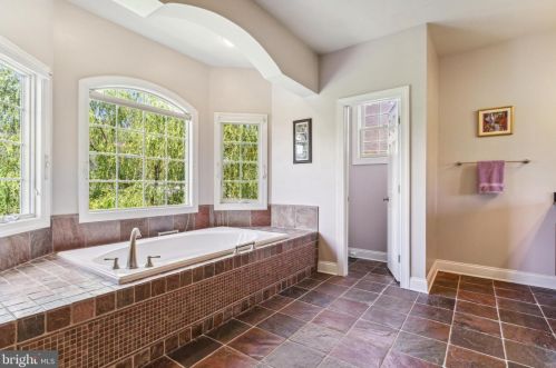 8373 Pedigrue Ct, Gainesville VA  20155-3240 exterior