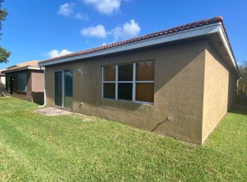 1213 Rosegate Blvd, West Palm Beach, FL 33404-1821