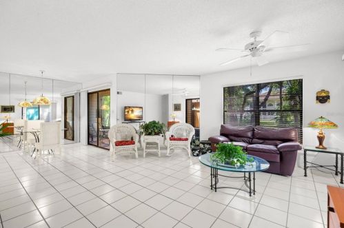 105 Cypress Pond Rd, Palm Harbor, FL 34683-1702