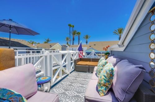 24 Bolivar St, Newport Beach CA  92663-4420 exterior