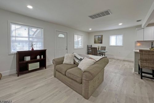 306 Brown Trl, Hopatcong NJ  07843-1107 exterior