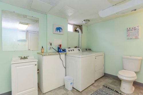 415 Ridge Rd, Middletown CT  06457-5230 exterior