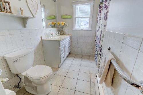 95 Midway St, Babylon NY  11702-4311 exterior