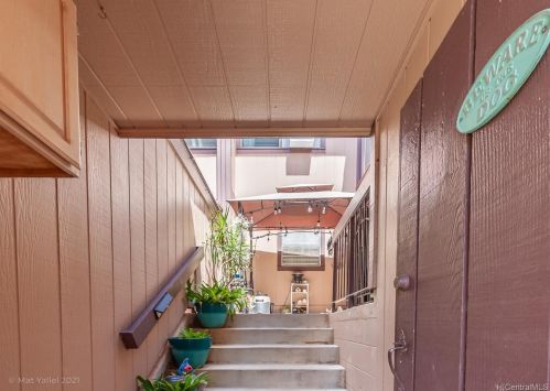 98-1431 Kaahumanu St, Aiea, HI