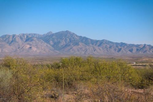 8 Whitehead Ln, Tumacacori, AZ 85645-9581